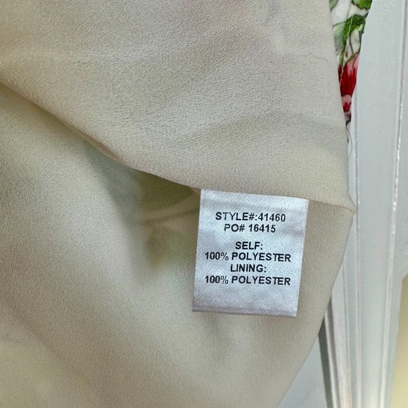 Skies are Blue Candice Flutter Sleeve Floral Top - L - Picture 9 of 9